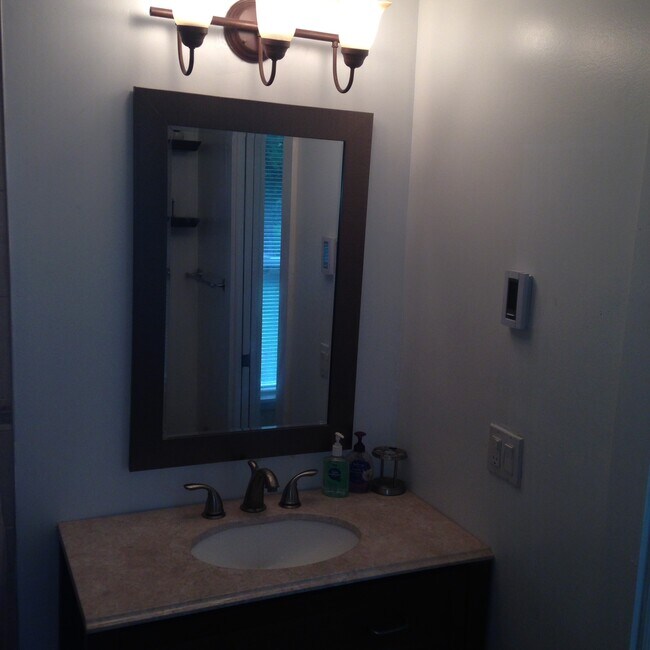 Building Photo - 5 Six Hundred Rd