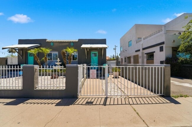 Building Photo - 1031 E Roosevelt St