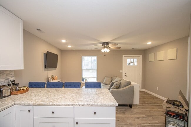 Building Photo - 301 Sanford Ave