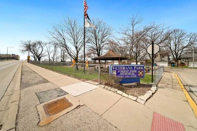 Building Photo - 616 Circle Ave