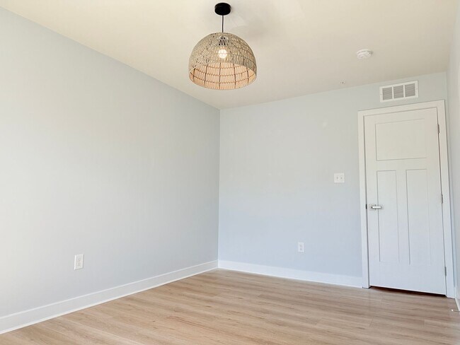 Building Photo - Coastal Luxury Living in River Run – Minut...