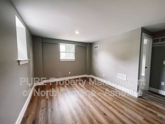 Building Photo - 268 Sand Hill Rd