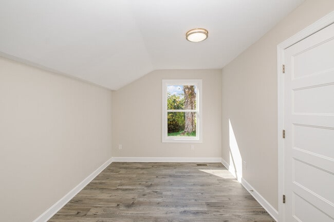 Building Photo - 417 W Coffee St