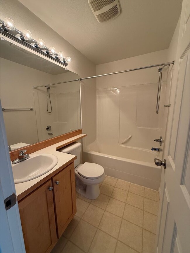 Building Photo - Spacious Beaverton Living – Prime Location...