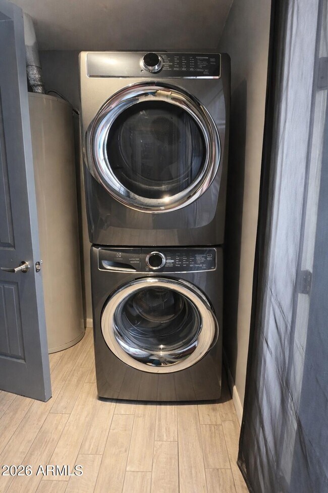 Building Photo - 174 W Highland Ave