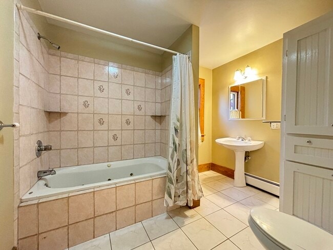 Building Photo - 527 Main St