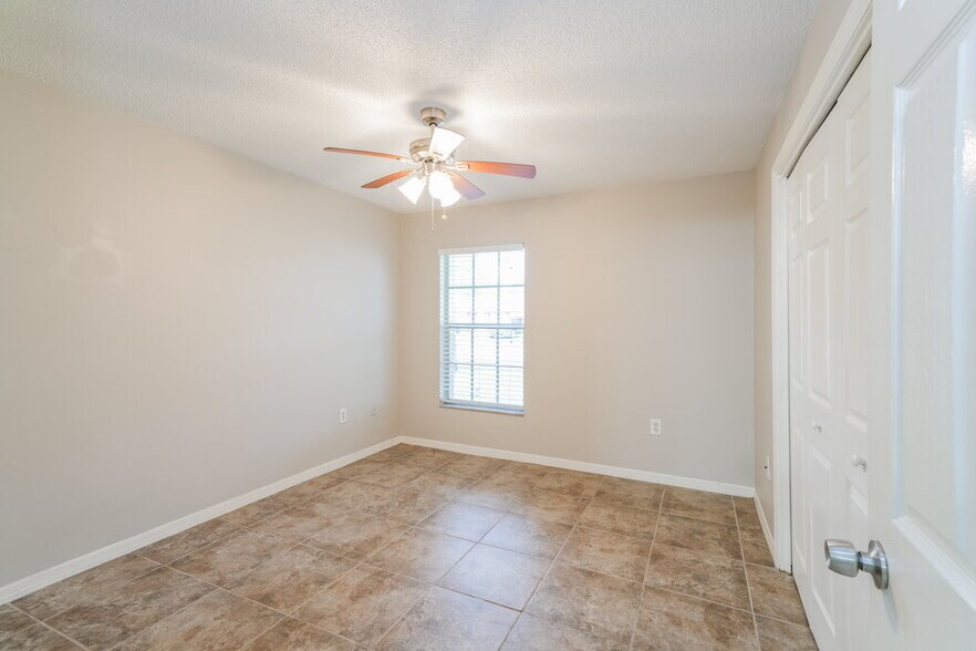 Building Photo - 634 Hemlock Ln