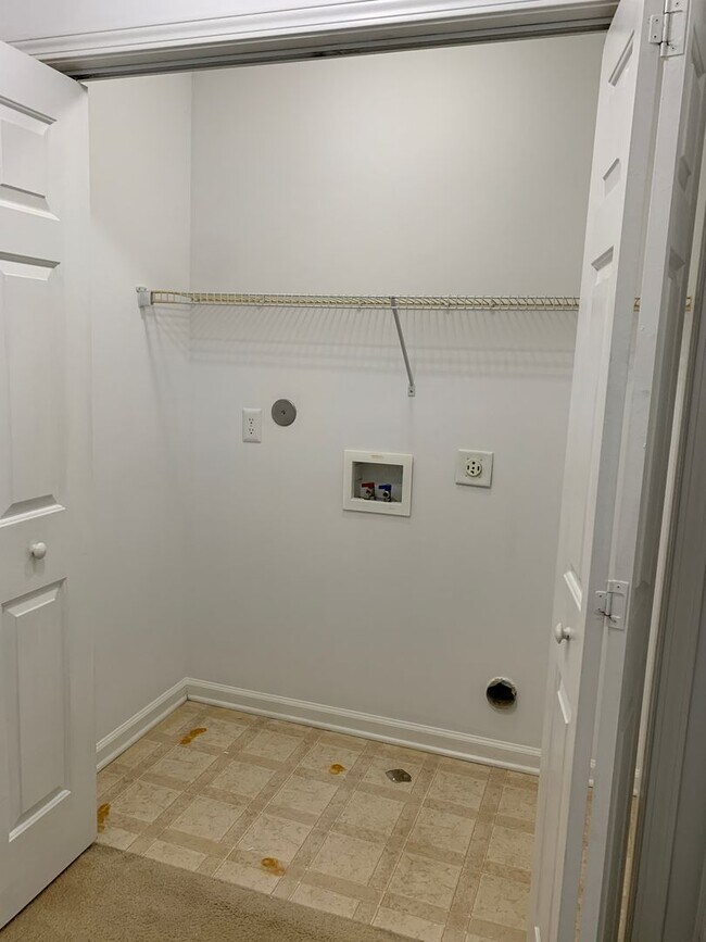 Building Photo - 6943 Newbury Way