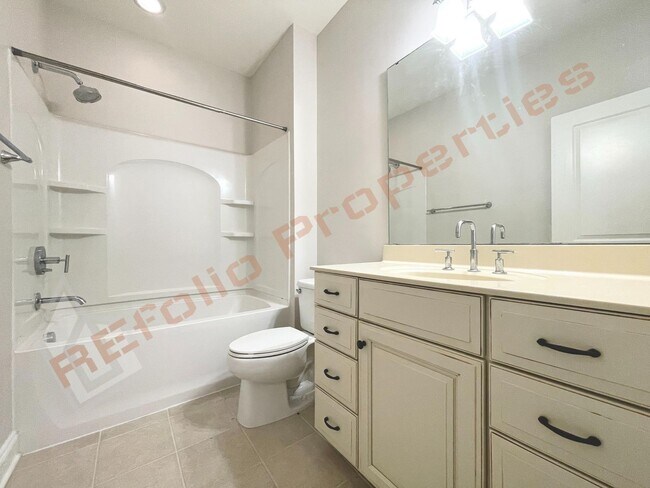Building Photo - Great layout!Fresh Paint & New Carpet! Spa...