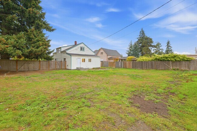 Building Photo - 810 E 63rd St