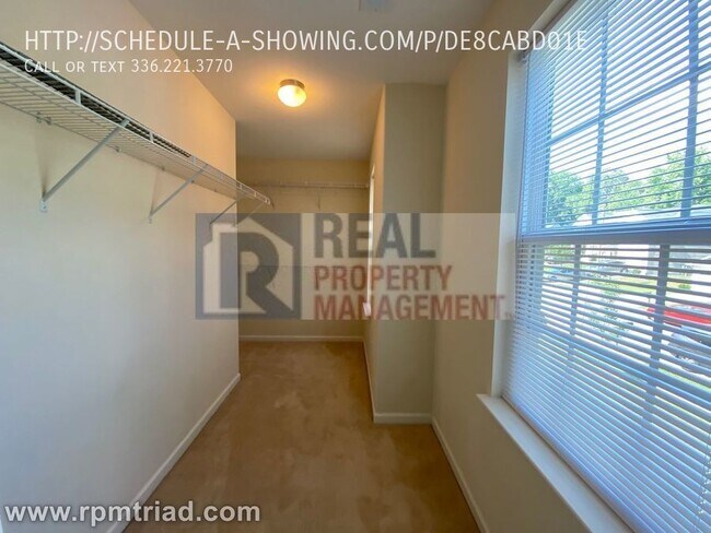 Building Photo - 3 Bedroom / 2.5 Bath Home Available Now!