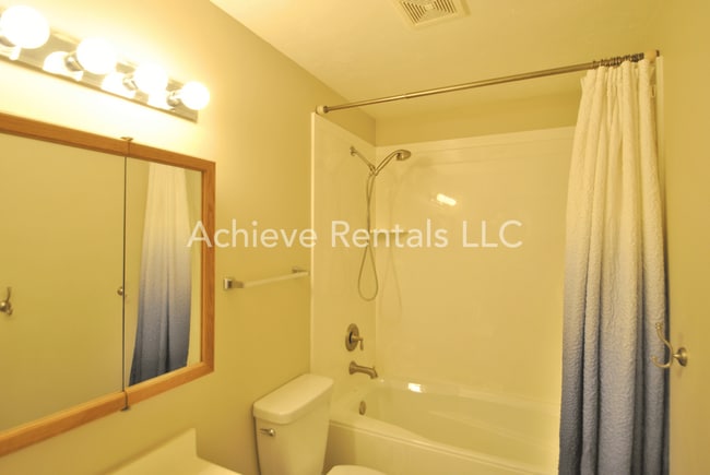 Building Photo - 637 E 950 S