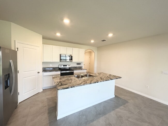 Building Photo - **4 bd/2bath Home available in the exclusive gated community of Lake Diamond!!!