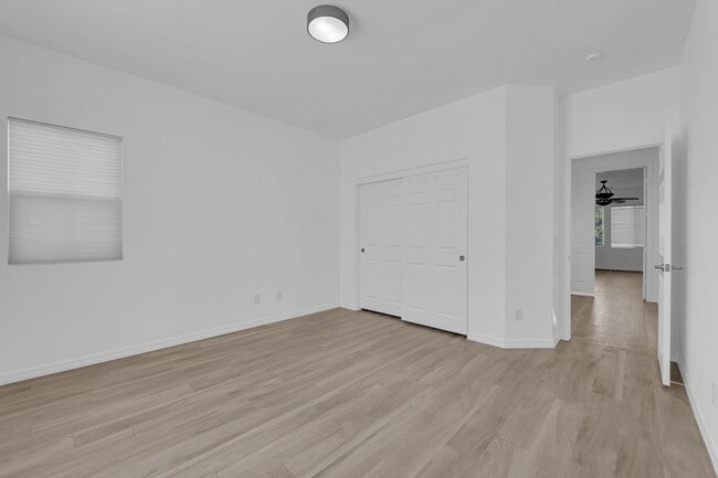 Building Photo - 914 Armandito Dr