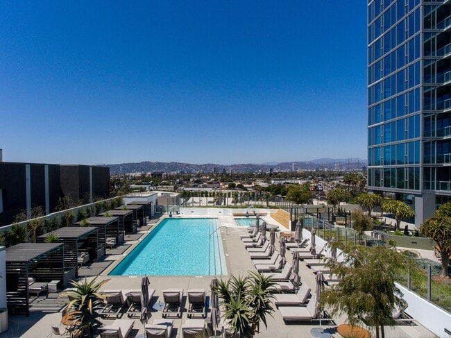 Building Photo - ARQ