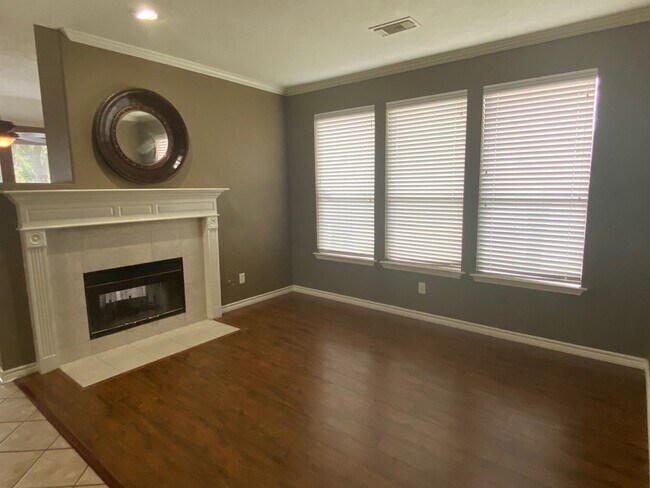 Building Photo - 5602 Walkabout Way