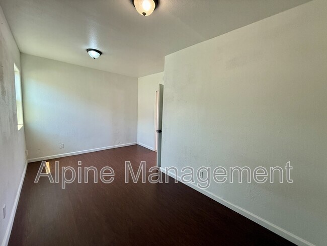 Building Photo - 806 52nd Ave