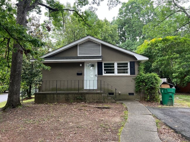 Primary Photo - Cozy 2 Bedroom Minutes From Downtown