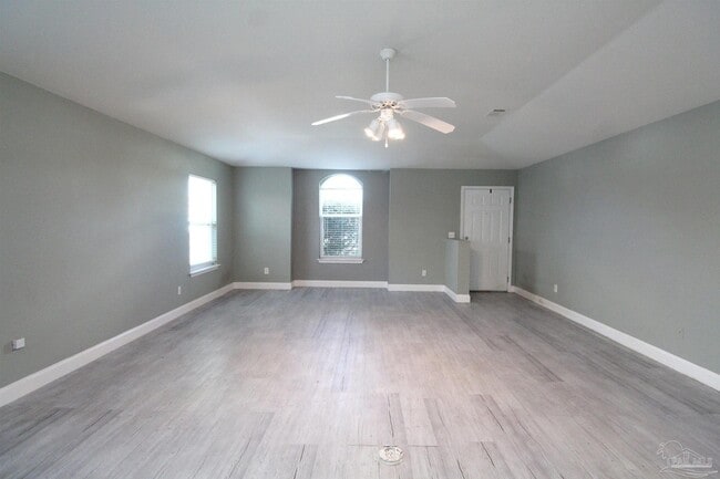 Building Photo - 2437 Gulf Breeze Ave
