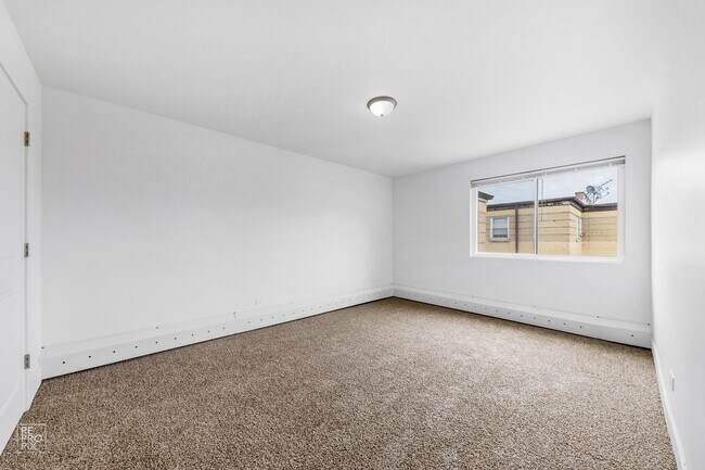 Building Photo - 2025 E 72nd Street