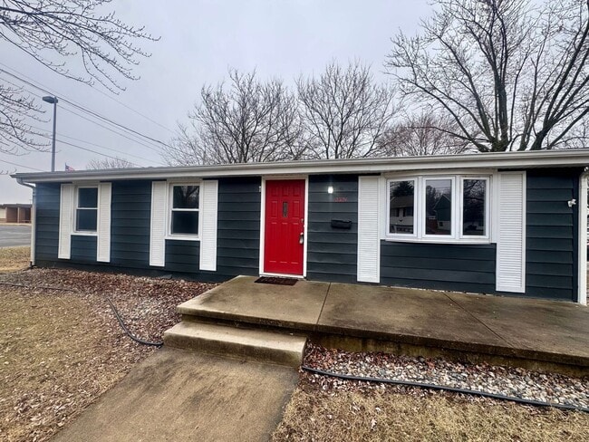 Building Photo - Adorable 3 Bedroom Home