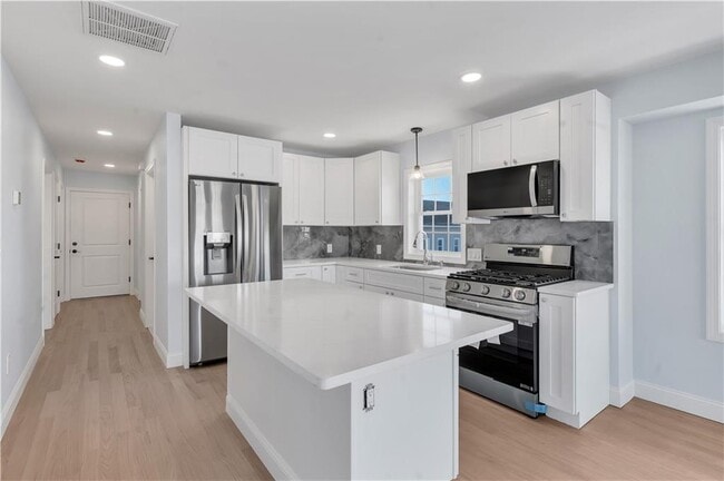 Primary Photo - 10 Anthony Ave