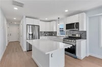 Building Photo - 10 Anthony Ave