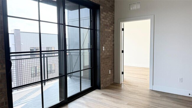 Building Photo - 4315 S Congress Ave