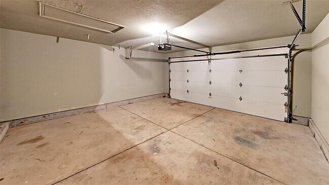 Building Photo - 2909 Short Stop Way