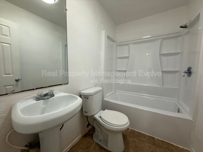 Building Photo - 3223 W Madison St