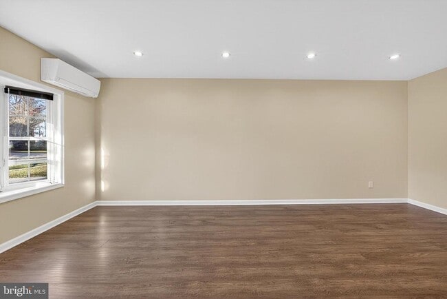 Building Photo - 51 Mecouch Dr