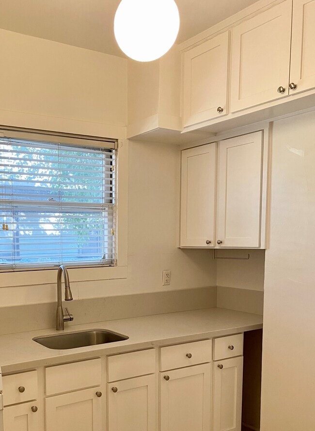 Quartz Counters - 2518 N St