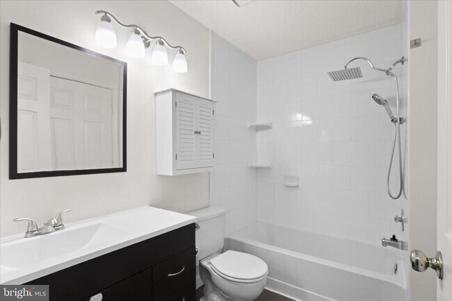 Building Photo - 12018 Golf Ridge Ct