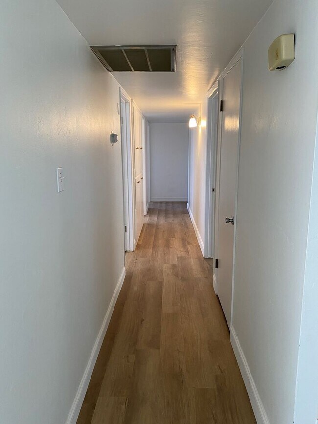 Building Photo - 5813 Carissa Ave