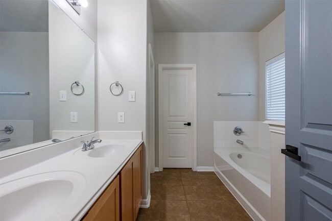 Building Photo - 18318 Canary Bluff Ln