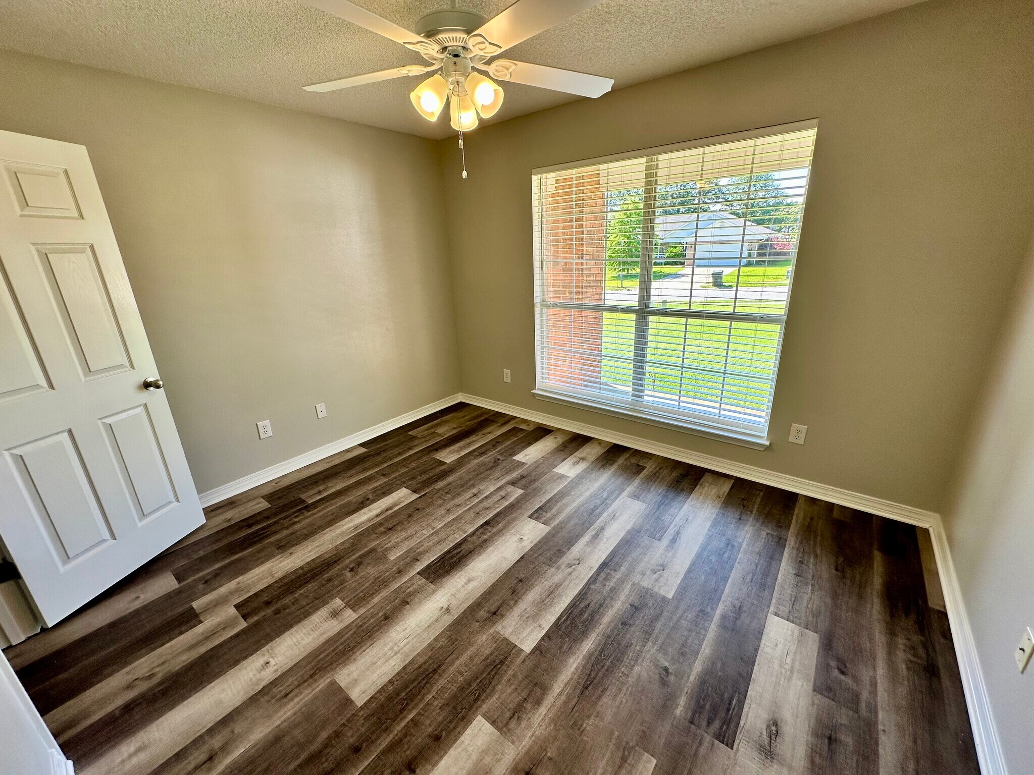 Building Photo - 11699 Madrone Ln