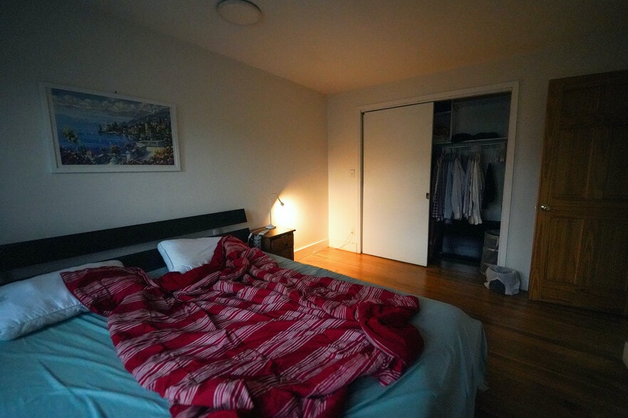 2nd master bedroom next to the kids room - 6776 Dartmouth St