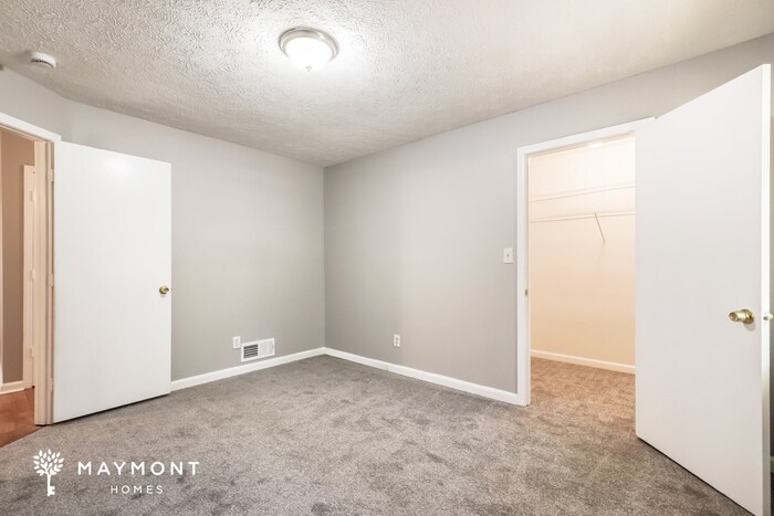 Building Photo - 445 Meadowbrook Dr