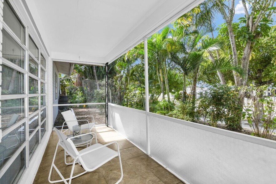 Building Photo - 702 Sunset Dr