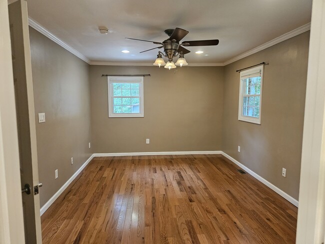 Main House Primary Bedroom - 5311 Adrian Rd