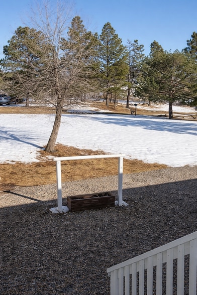 Hitching post - 1290 Starling Ln