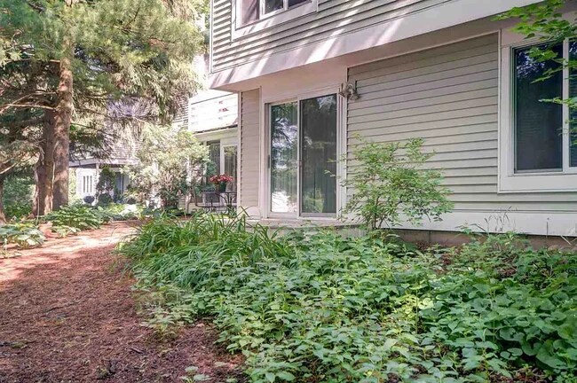 Building Photo - 11 Gray Birch Trl