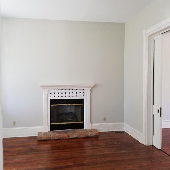 Building Photo - 2424 Birch Ave