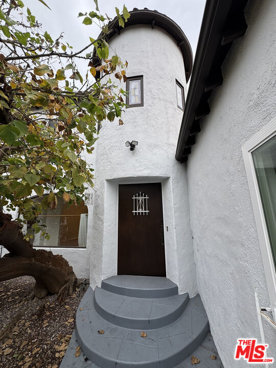 Building Photo - 6128 Maryland Dr