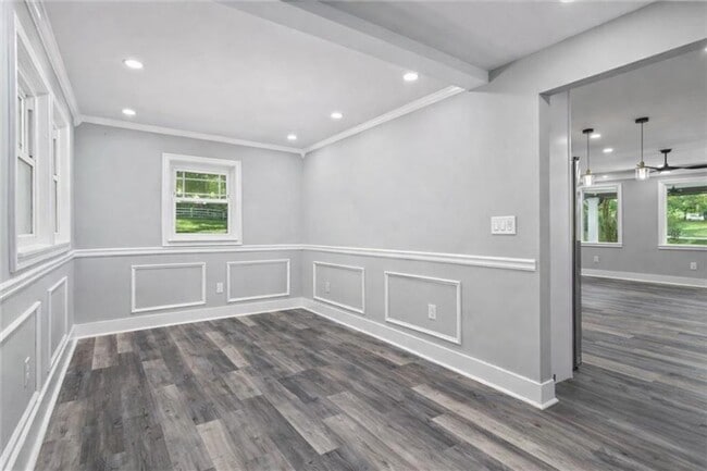 Building Photo - 724 Cowan Rd SE