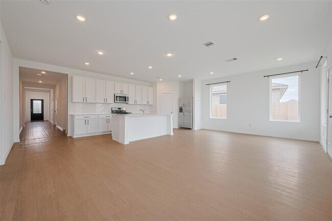 Building Photo - 26615 Coast Redwood Dr