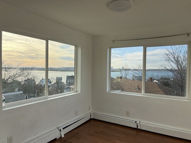 Building Photo - 49R Siren St