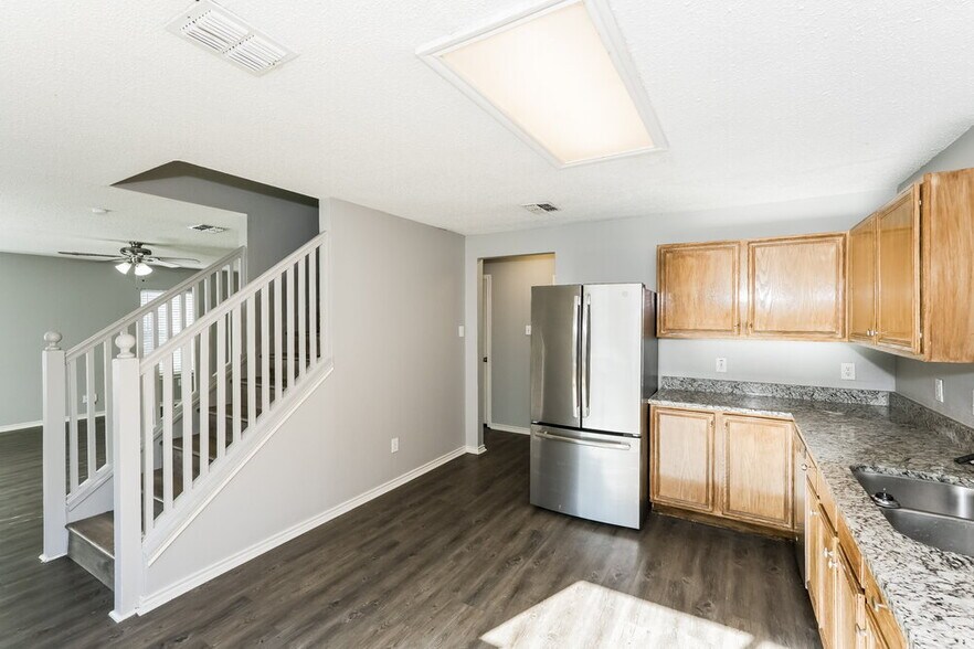 Building Photo - 320 Capricorn St