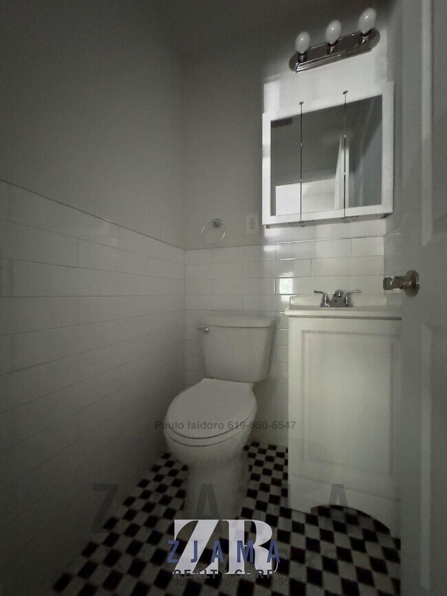 Building Photo - 152 Parkside Ave