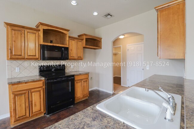 Building Photo - 3 Bed | 2 Bath | Broken Arrow